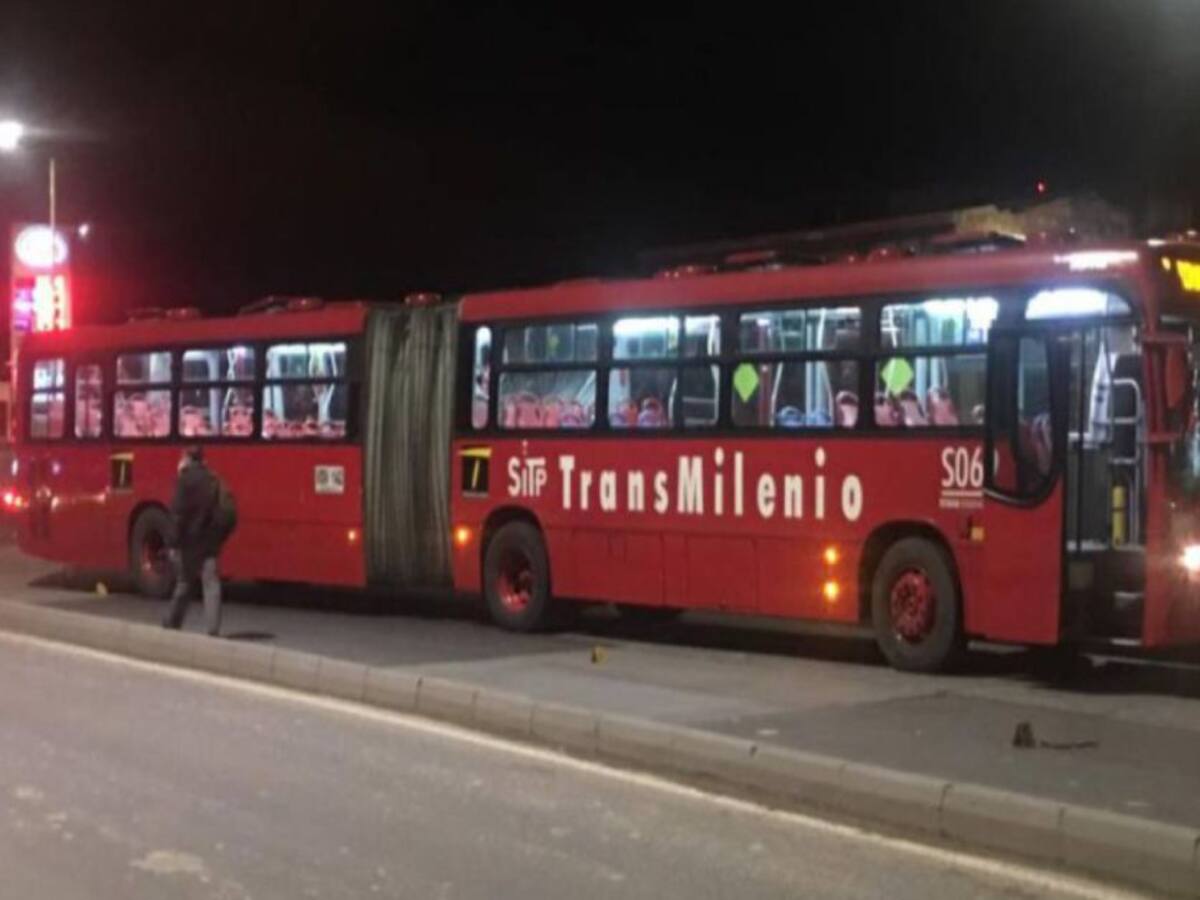Peatón muere arrollado por un Transmilenio