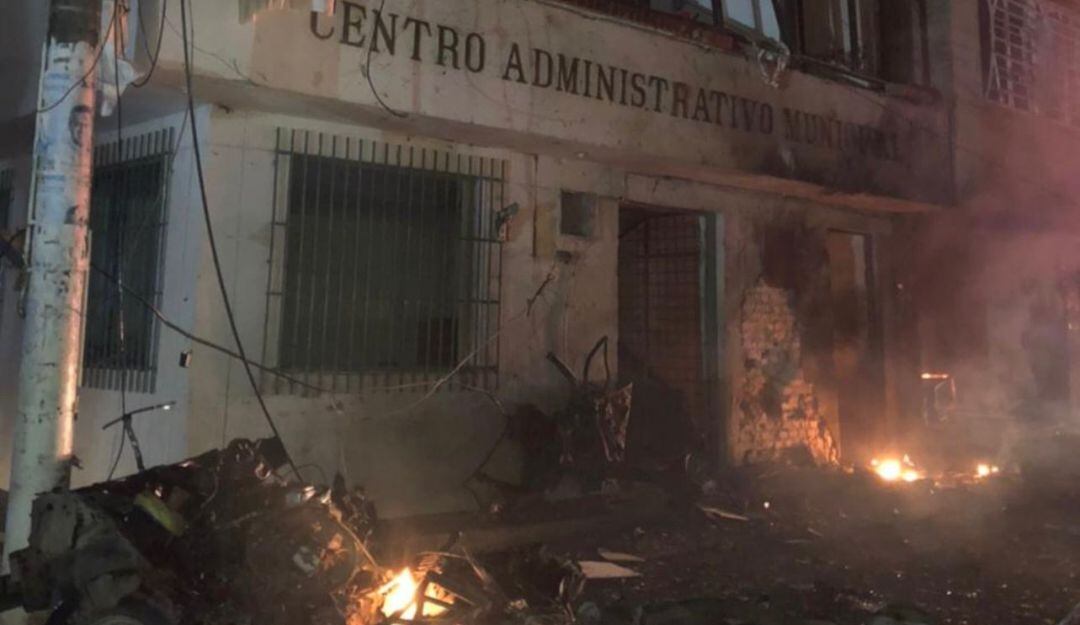 ‘Carro bomba’ deja dos heridos