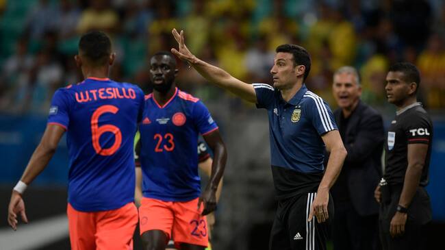 Lionel Scaloni dirigiendo a la Argentina frente a Colombia en la Copa America 2019. (Photo by Juan MABROMATA / AFP) (Photo credit should read JUAN MABROMATA/AFP via Getty Images)