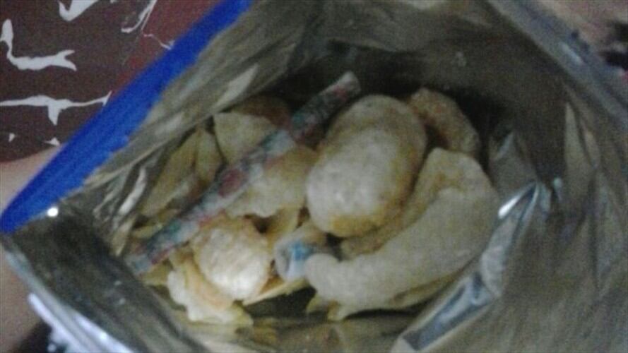 Mujer asegura que encontró marihuana en un paquete de papas. Foto: Karina Idrobo (Autorizó publicarlas en La W Radio)