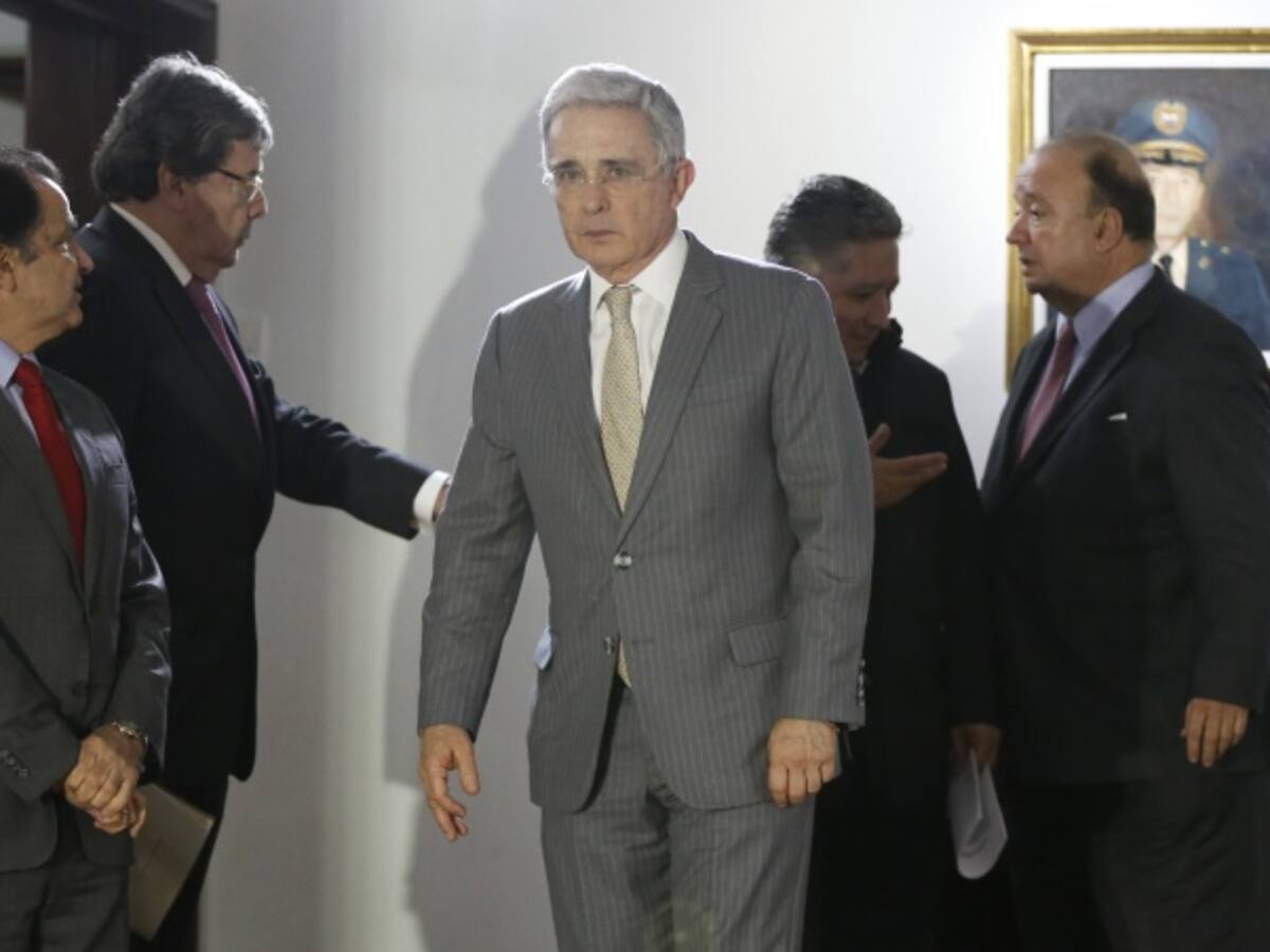 Uribe asegura que los líderes del No estarían dispuestos a reunirse con las Farc