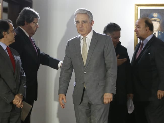 Uribe asegura que los líderes del No estarían dispuestos a reunirse con las Farc