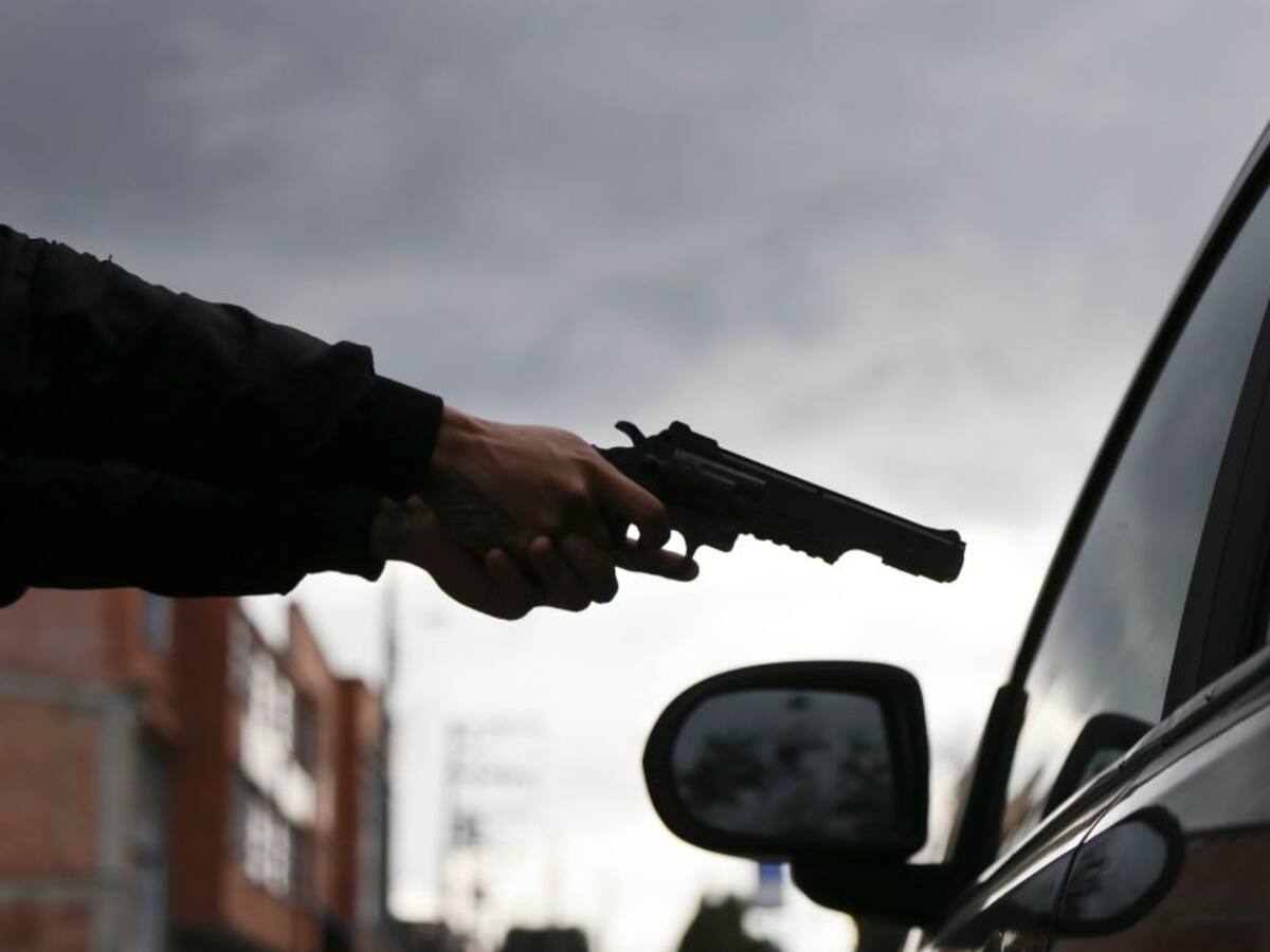 En robledo atentan contra la vida de persona que se movilizaba en un taxi