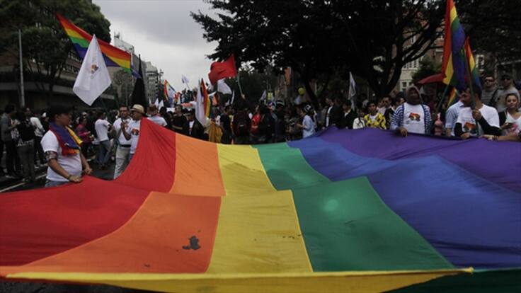 Ordenan reconocimiento de pensión de sobreviviente a hija de pareja gay