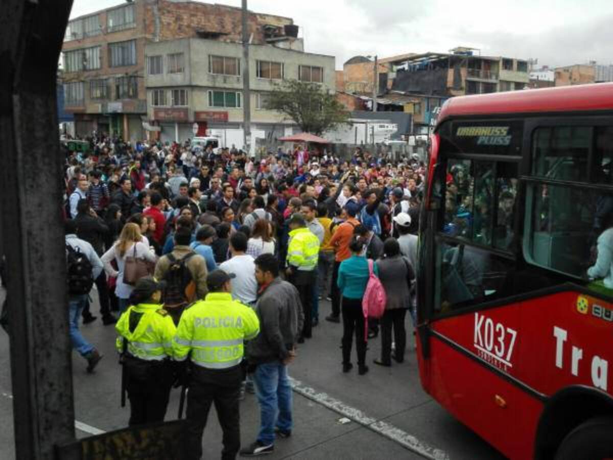 Estaciones, buses dañados, personas heridas dejan bloqueos en Transmilenio