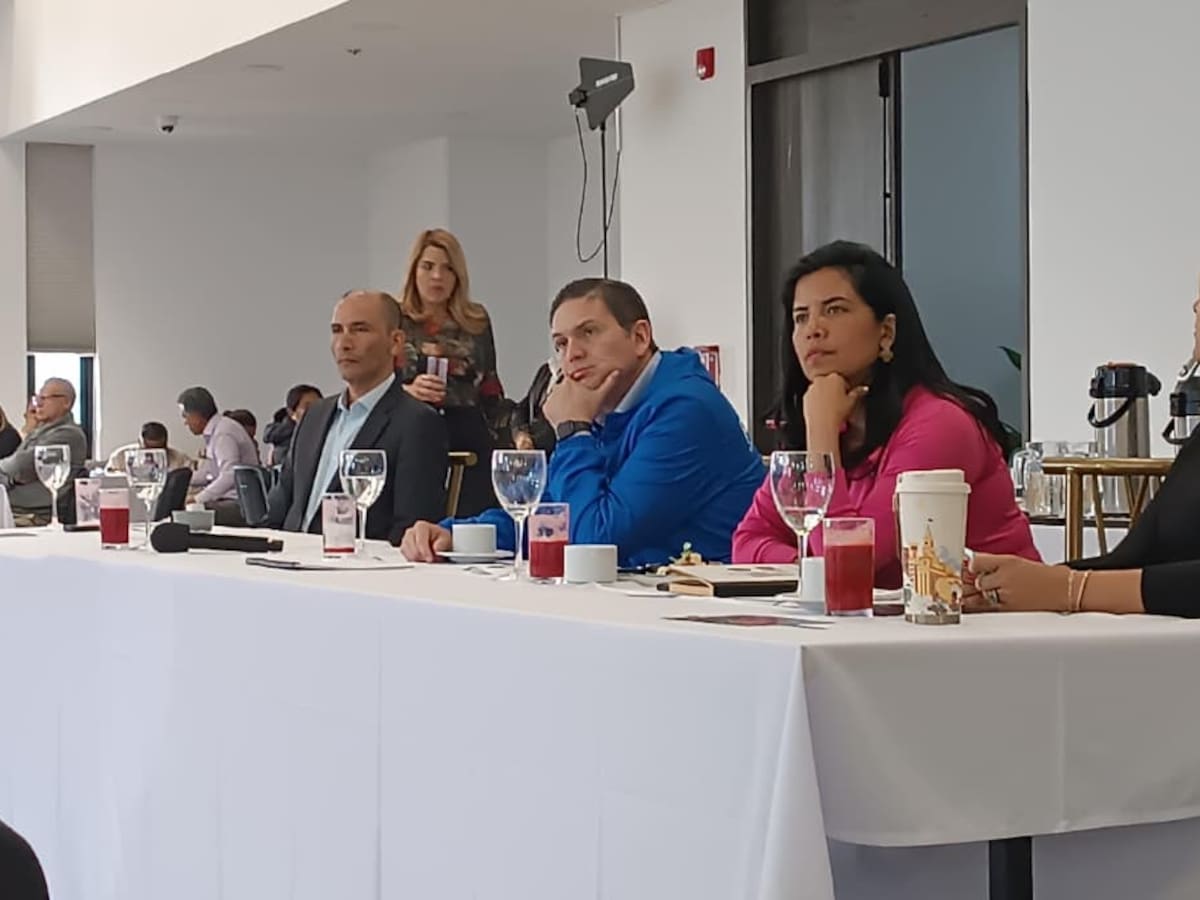 Juan Carlos Pinzón presentó sus propuestas para Boyacá en encuentro con empresarios