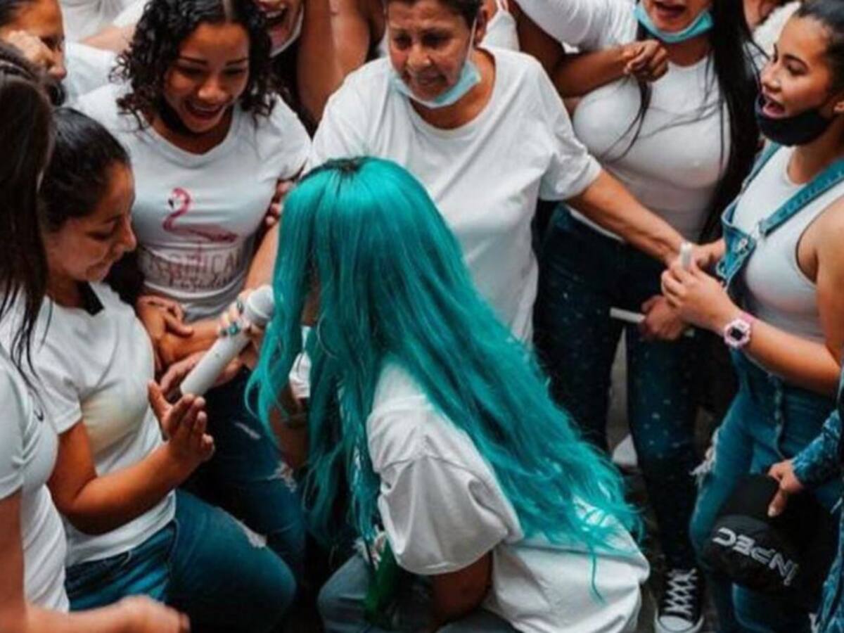 Karol G le cantó a 3 mil internos de la cárcel el Pedregal