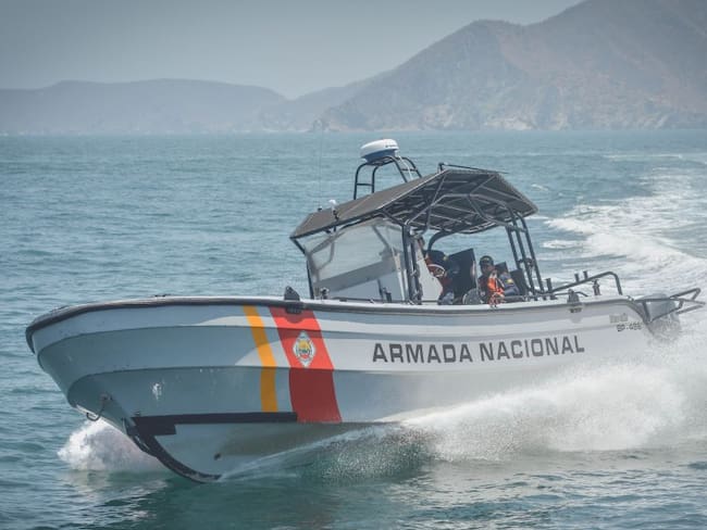 La Armada continúa la búsqueda y rescate de las personas que naufragio