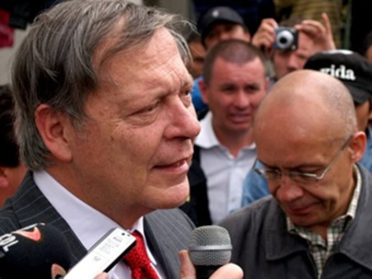 Exalto comisionado de paz dice que proceso de paz podría fracasar