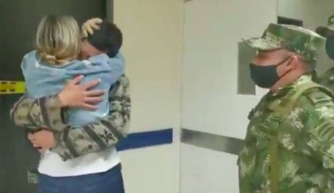 Imágenes del reencuentro entre el soldado Wilder Ramírez y su mamá la señora Beatriz López