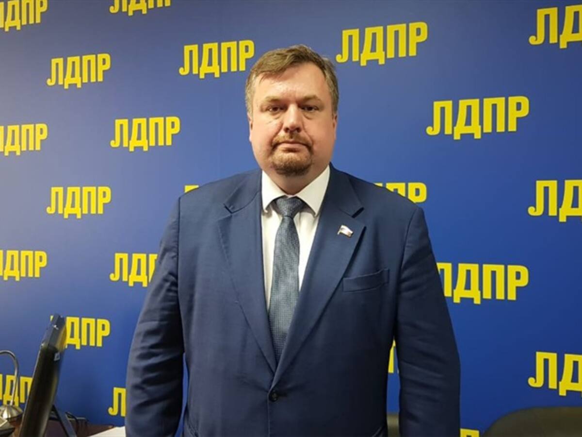 Vladimir Putin no es ningún dictador: diputado Anton Morozov