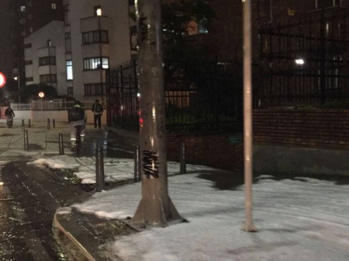 Fuertes lluvias en Bogotá generan caos vial en las principales calles de la ciudad