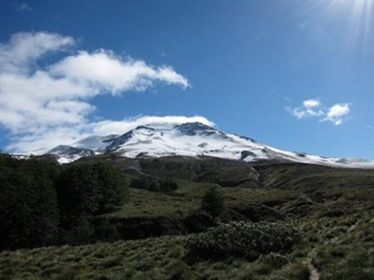 Alerta amarilla en tres localidades del sur de Chile por actividad de volcán