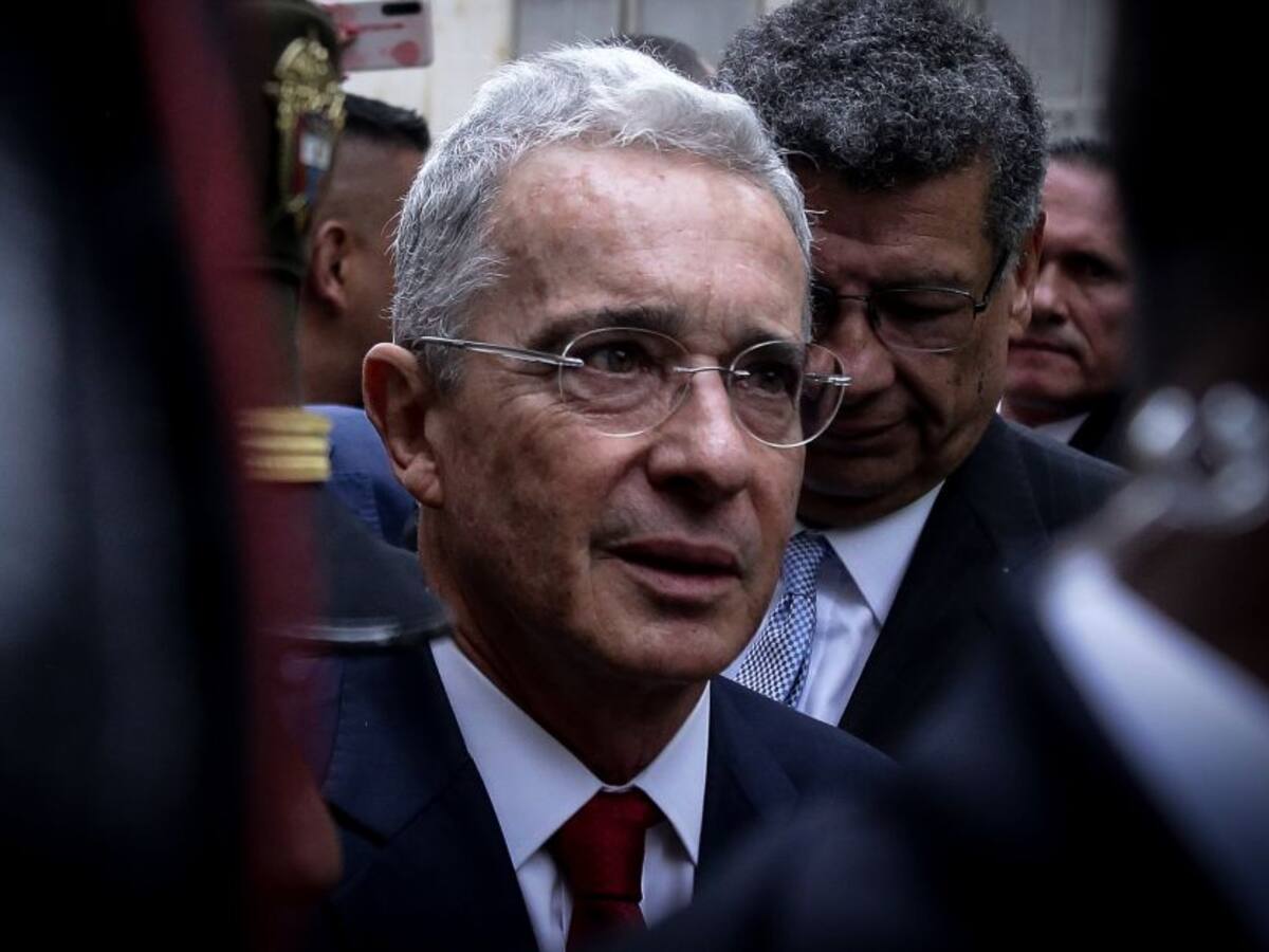 Opositores denuncian presión oficialista a Corte en caso Uribe