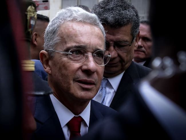Opositores denuncian presión oficialista a Corte en caso Uribe