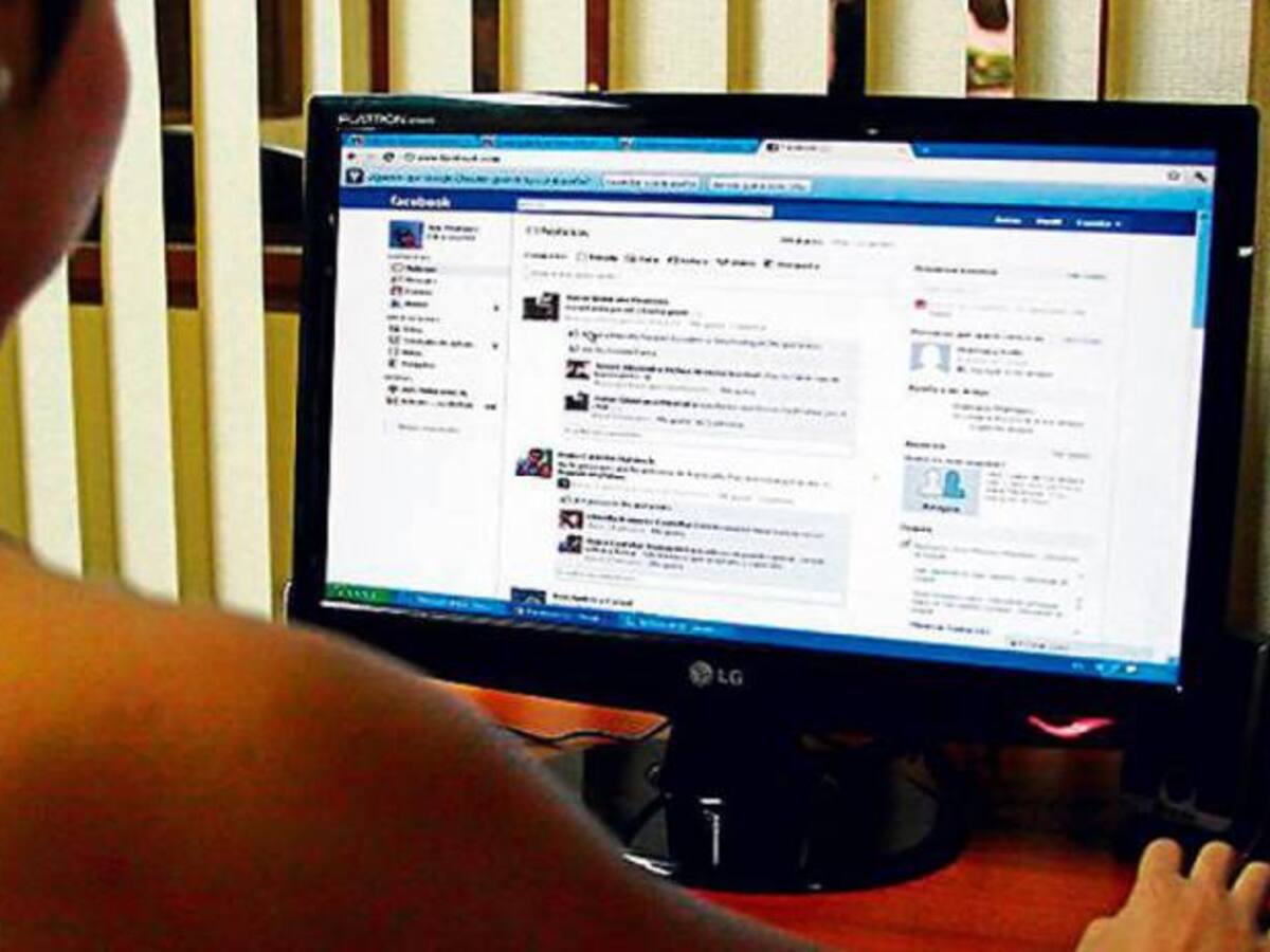 Hackeaba cámaras de celulares y obtenía fotografías íntimas de mujeres