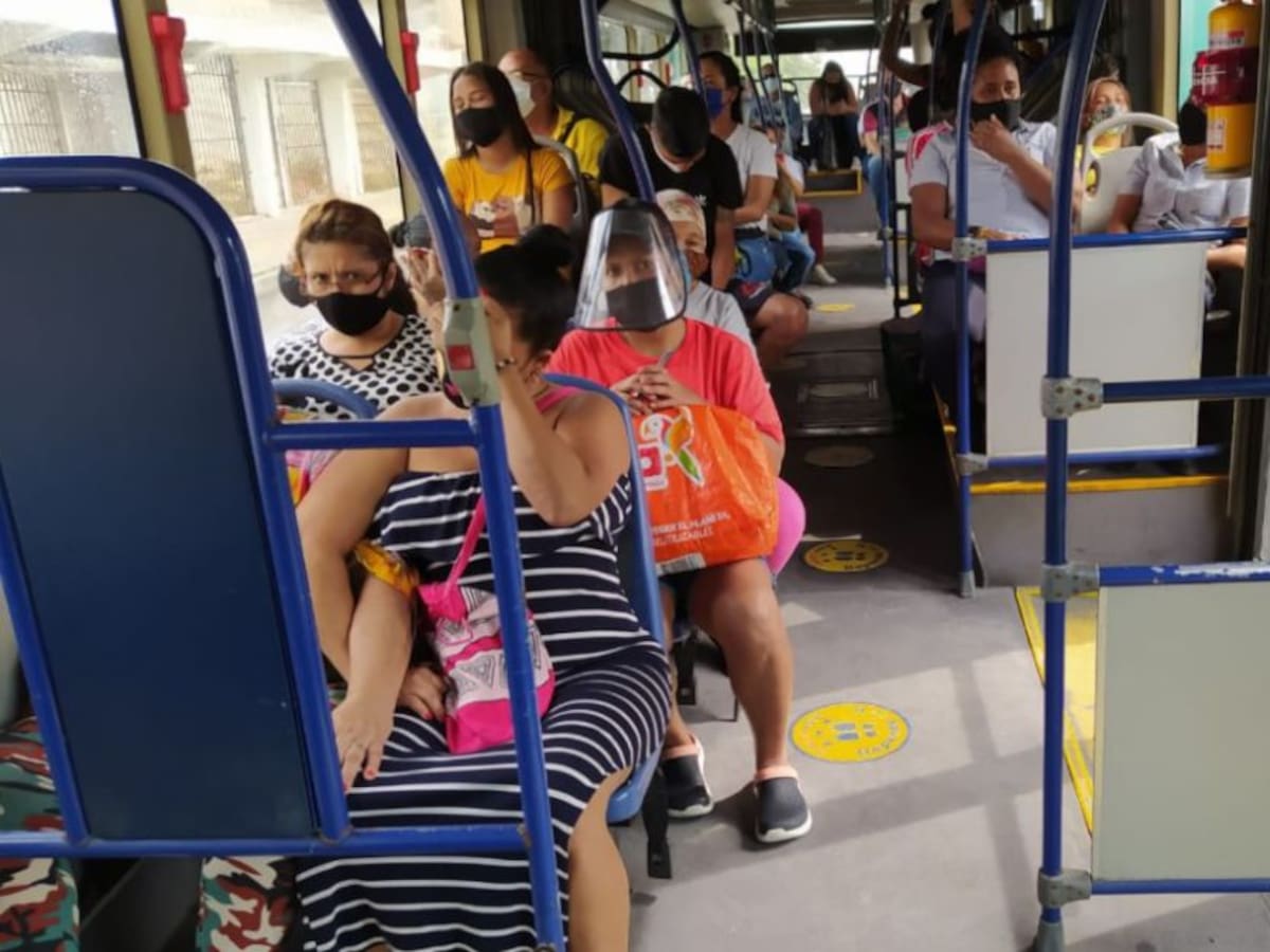 Transmetro comenzó a operar con el 50% de aforo