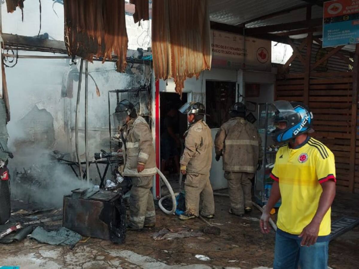 Incendio arrasó con un lavadero en el sector de Plaza Colón en Cartagena