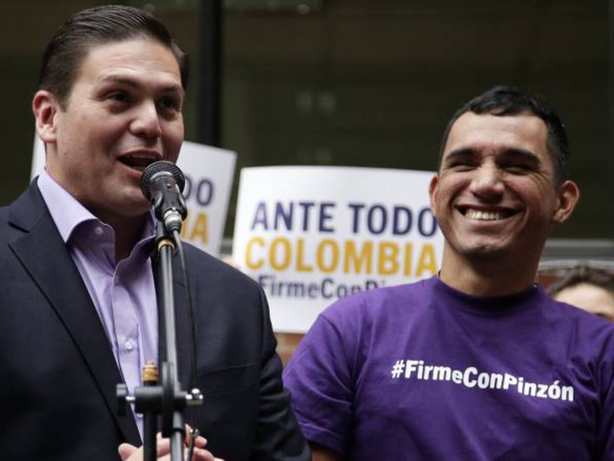 Con 900.000 firmas Juan Carlos Pinzón inscribió su candidatura presidencial