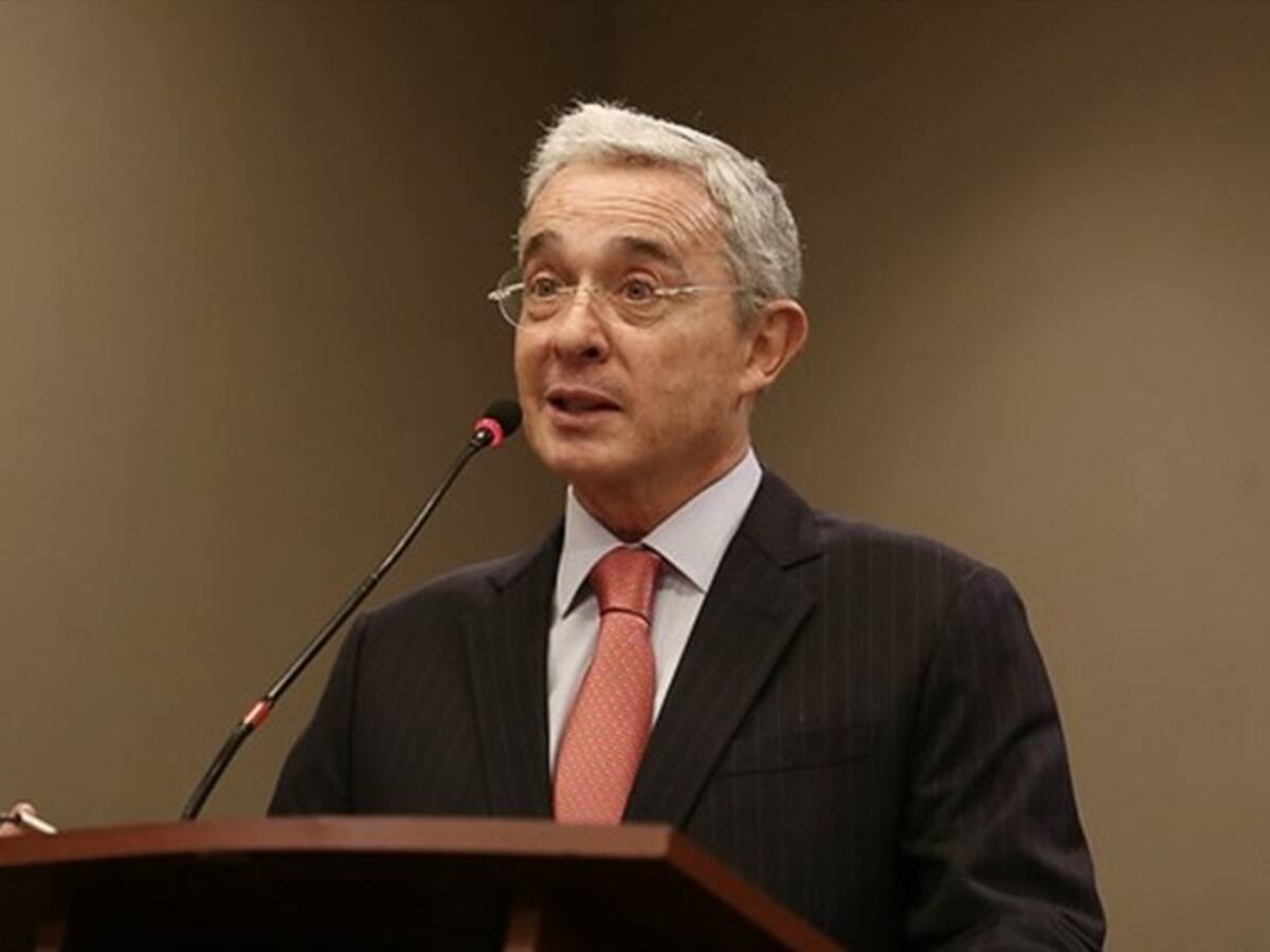 Quieren violar nuevamente la Constitución: Álvaro Uribe