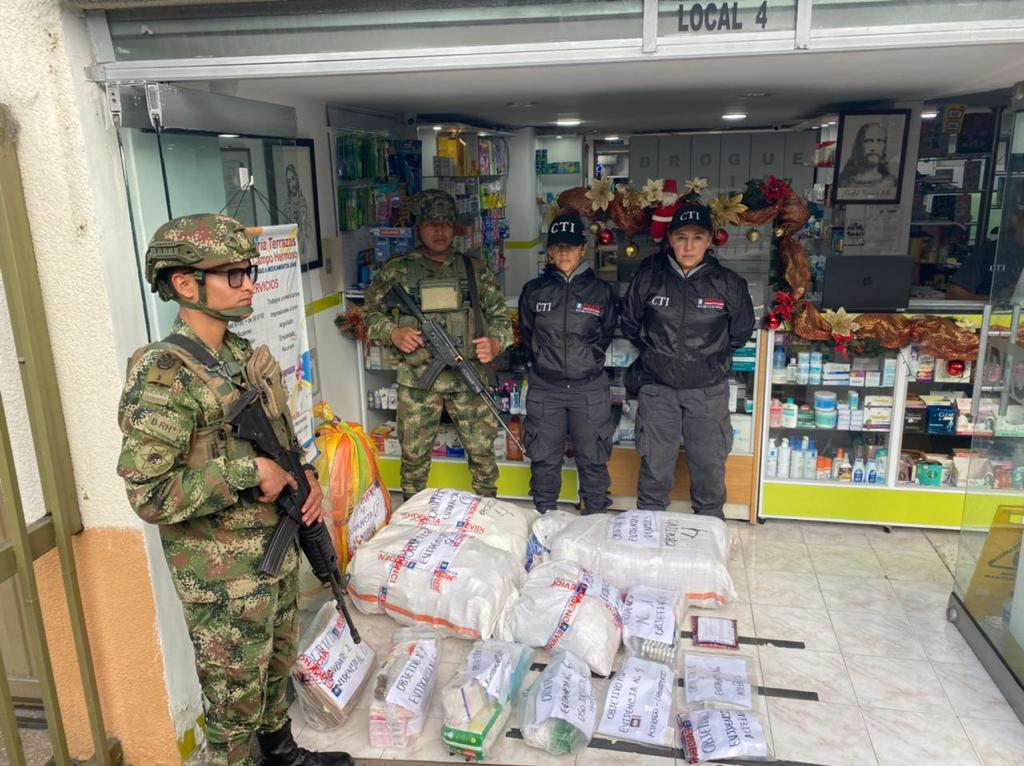 Operativos en farmacias en Manizales