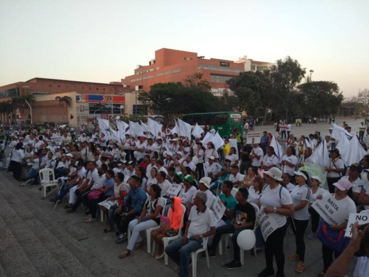 Llamado a la paz hacen policías heridos en Marcha del Silencio