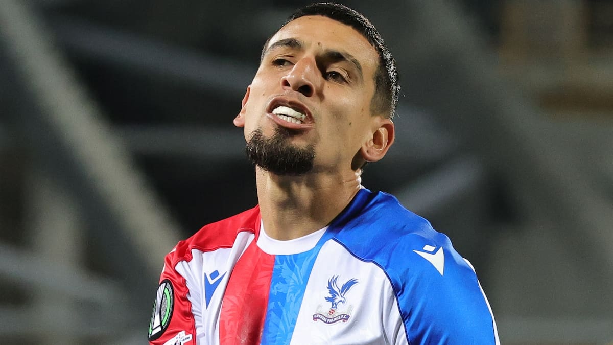 Asistencia de Daniel Muñoz en la clasificación del Crystal Palace a semifinales de Conference League