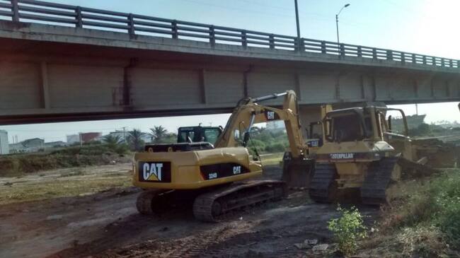 A "media marcha" adelantan las obras del nuevo puente Pumarejo por falta de recursos.