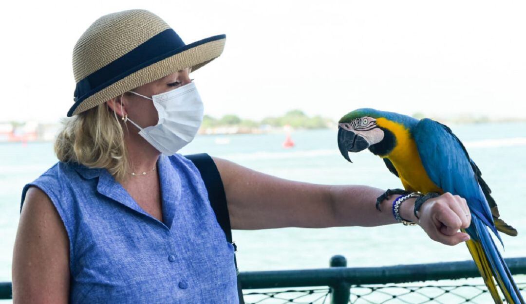 La directora de la línea de cruceros fluviales “Uniworld” llegó a inspeccionar la Terminal de Cruceros de Cartagena para una potencial operación