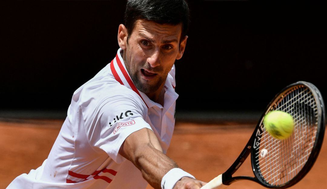 Djokovic gana a Tsitsipas y vuela a las semifinales de Masters 1000 de Roma