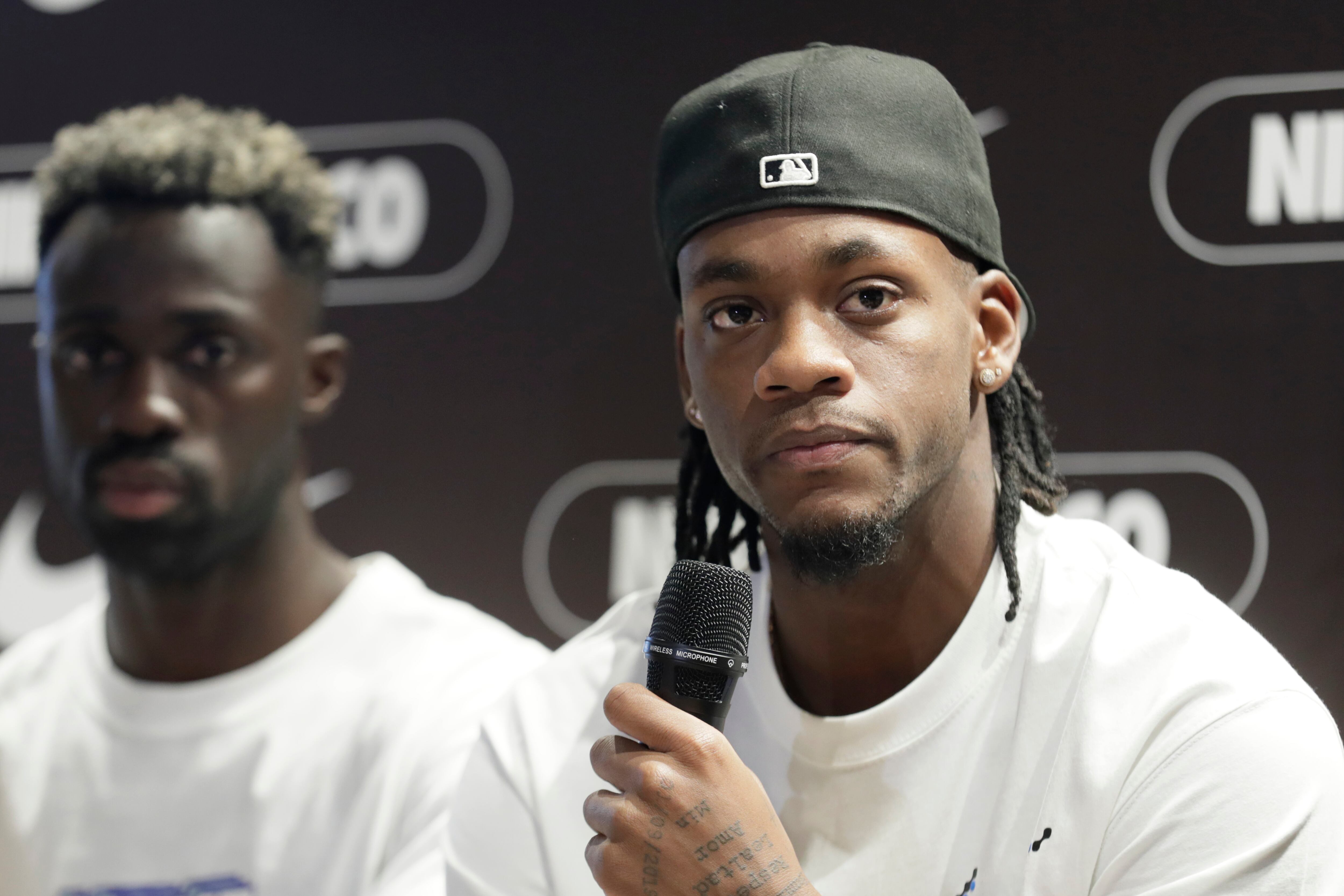 El jugador del Aston Villa de Inglaterra y de la Selección Colombia, Jhon Jader Durán, durante una rueda de prensa en Bogotá (Colombia). EFE/ Carlos Ortega