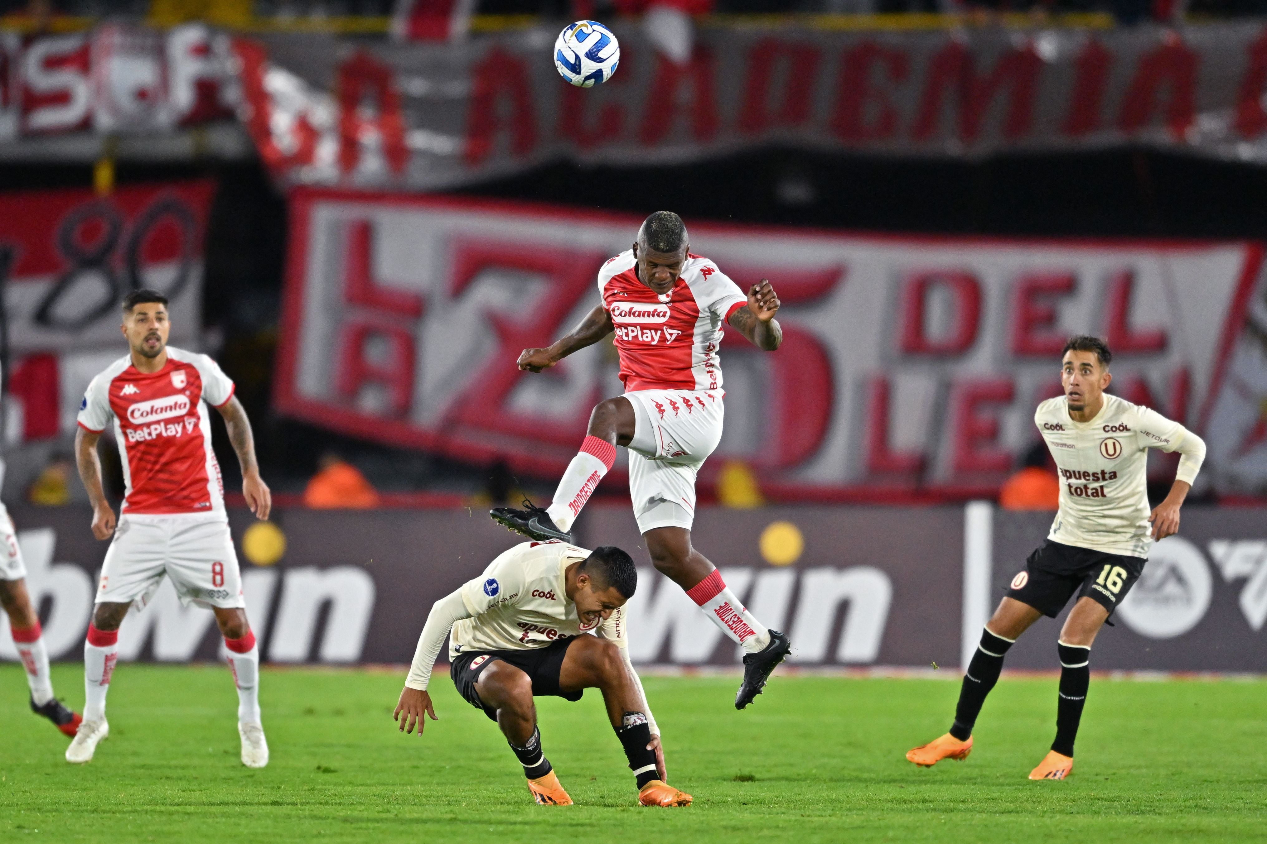 Marlon Torres, defensa de Independiente Santa Fe. (Photo by JUAN BARRETO/AFP via Getty Images)