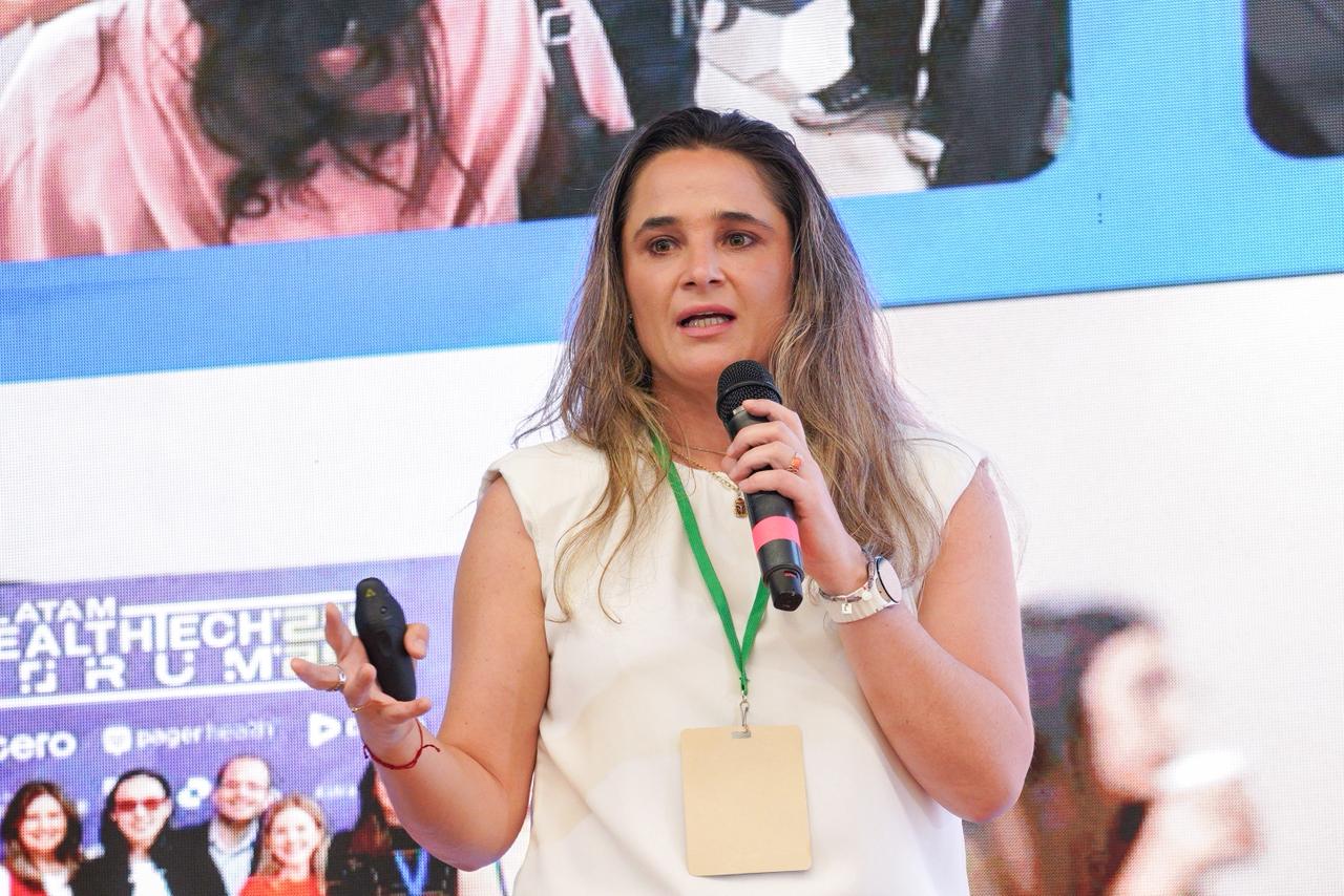 Lina Morales, directora de Colombia HealthTech, destacó a Medellín como modelo de innovación y colaboración en el sector salud. |Foto: Caracol Radio