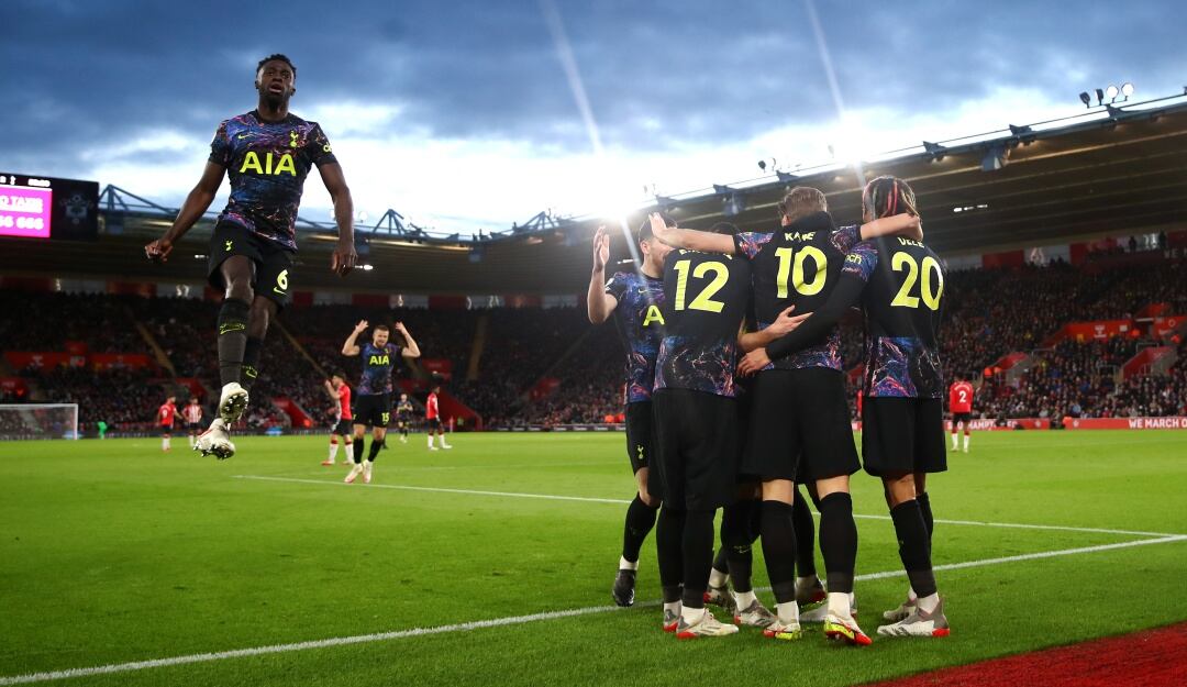 Dávinson Sánchez festeja el gol del empate del Tottenham.
