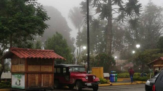 Parque principal de Filandia en estos días de lluvia