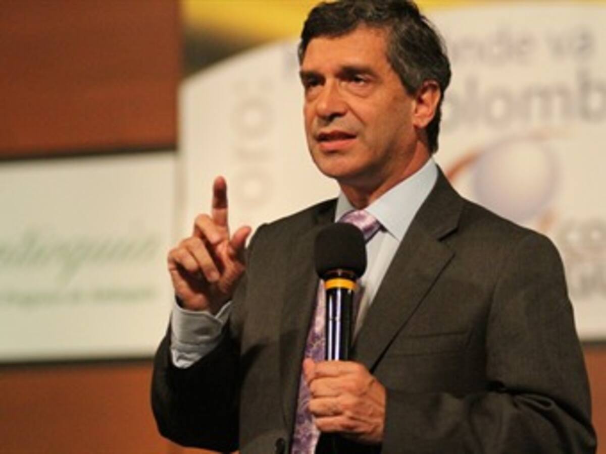 Primero las víctimas, luego el diálogo de paz: Rafael Pardo