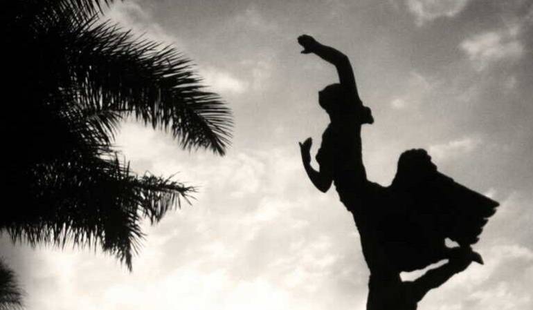 Desde las 5:20AM hasta las 9:00AM Toda la información local en Caracol Radio