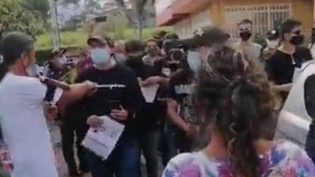 Los jóvenes llegaron a protestar al barrio Irazú.