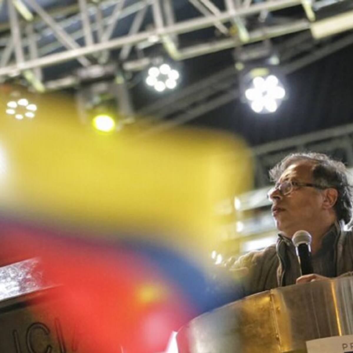 Fiscalía rastrea soportes financieros de 19 empresas que prestaron servicios a campaña Petro