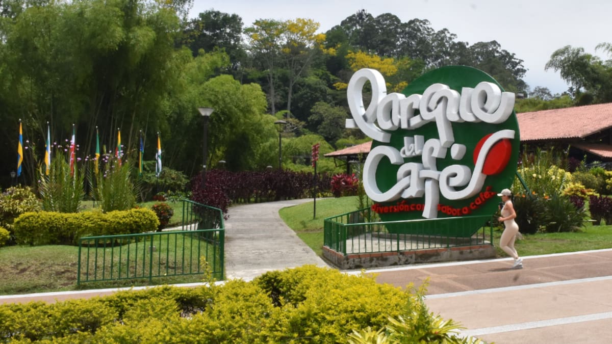 ¿En dónde queda el Parque del Café y cómo se puede llegar desde Bogotá?
