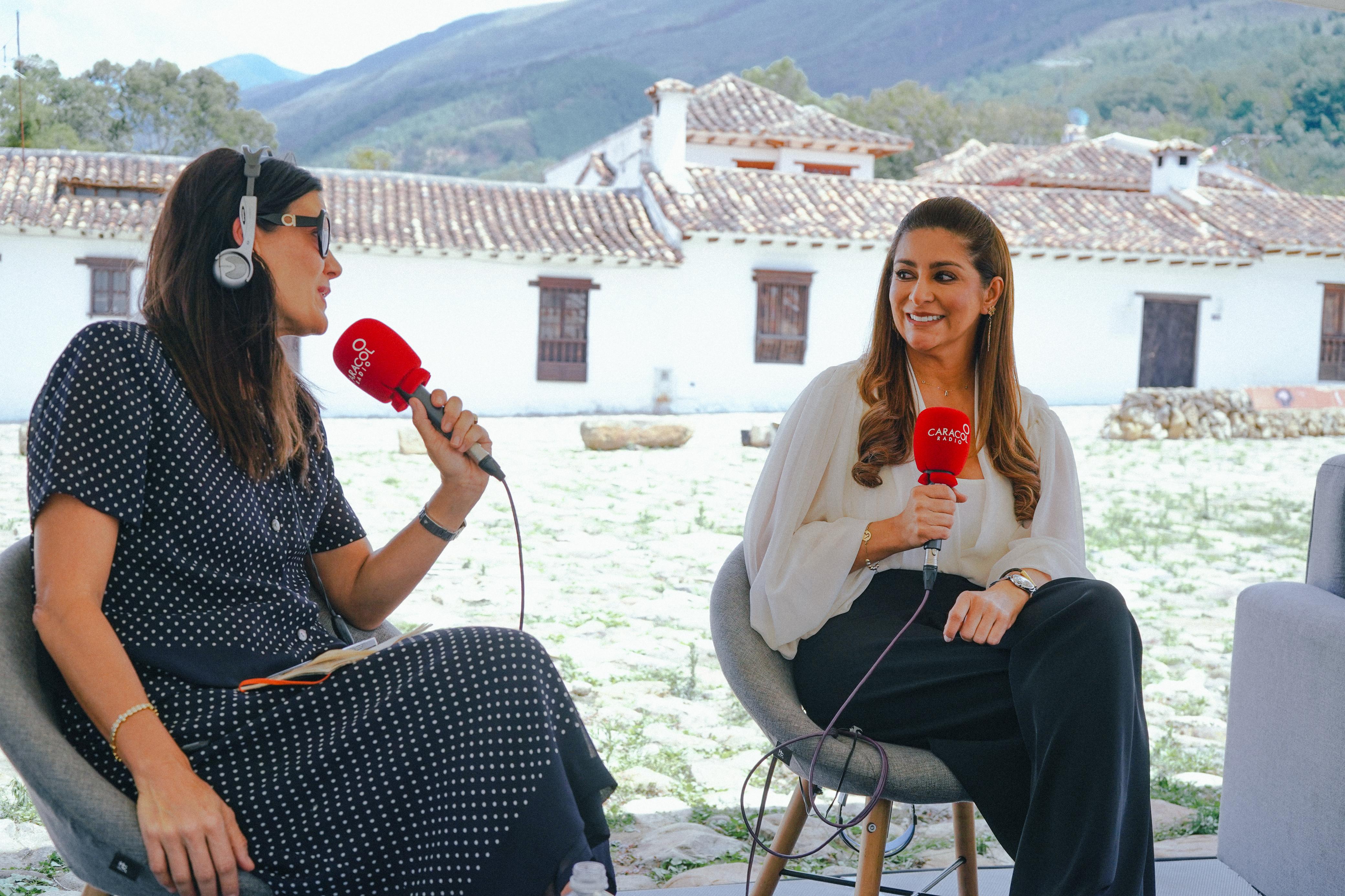 Adriana Matiz, gobernadora del Tolima, dialogando con Vanessa de la Torre en 10AM de Caracol Radio