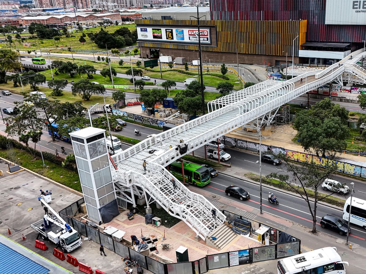Puente peatonal del centro comercial El Edén entraría en operación en el tercer trimestre de 2026