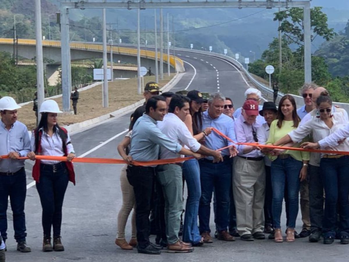 Duque pone en operación 10 km de doble calzada de la Vía al Llano