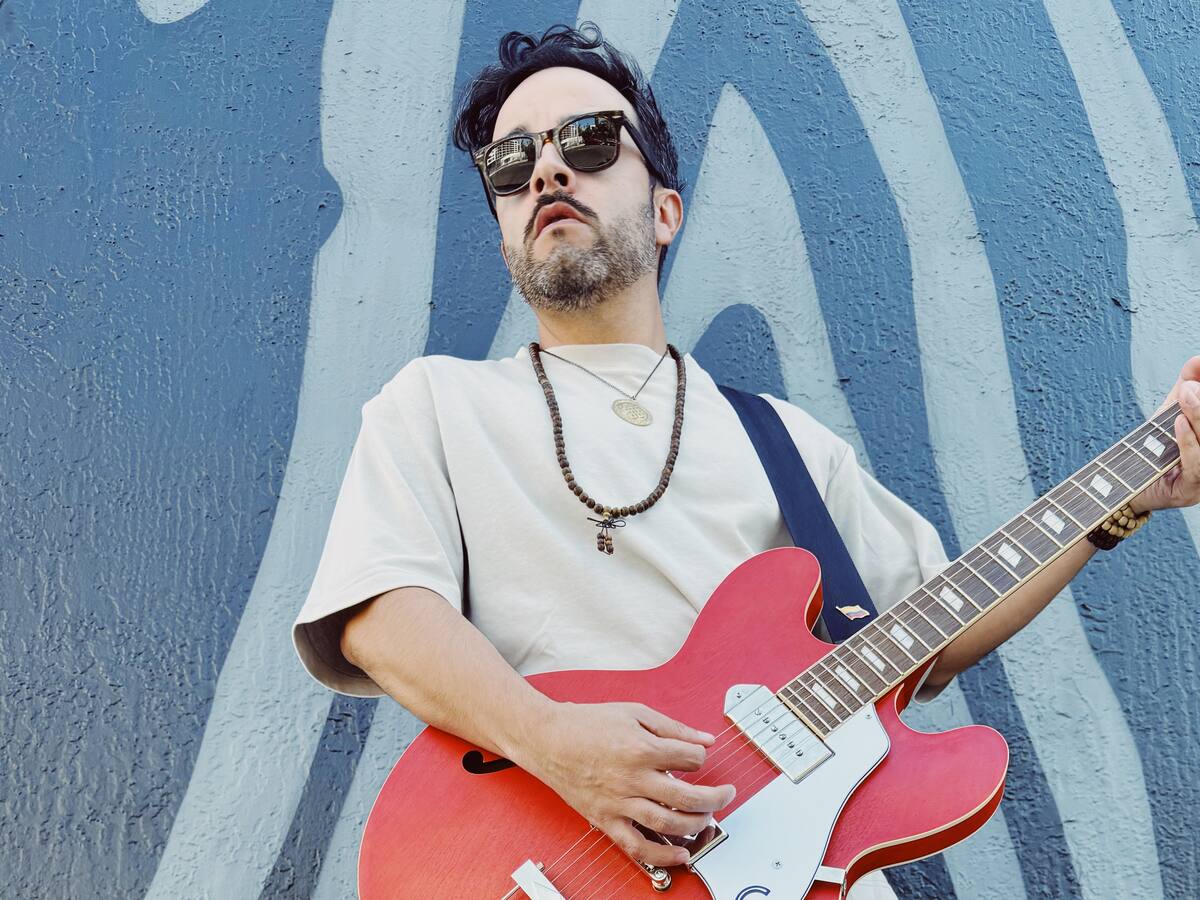 “Millonario”: El viaje sonoro de “Cosmo y azahares” al corazón del rock clásico