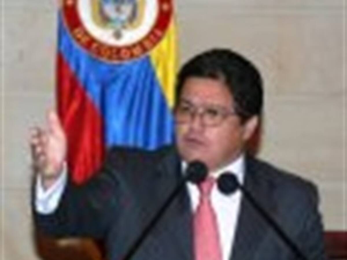 Un agarrón con promotores del referendo frustra primera audiencia en el congreso
