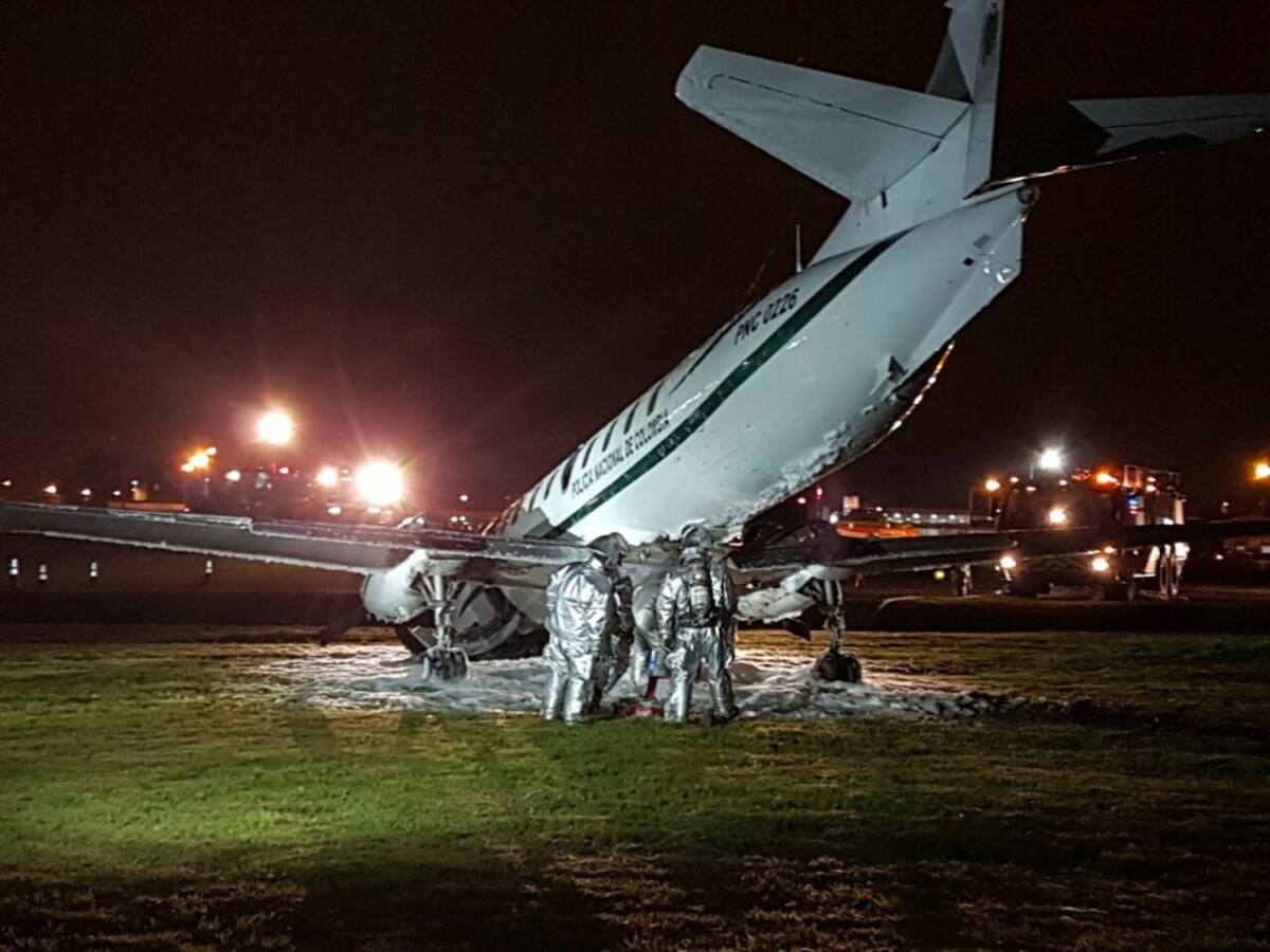 El piloto estaba intentando carretear, pero la aeronave se salió de la pista.
