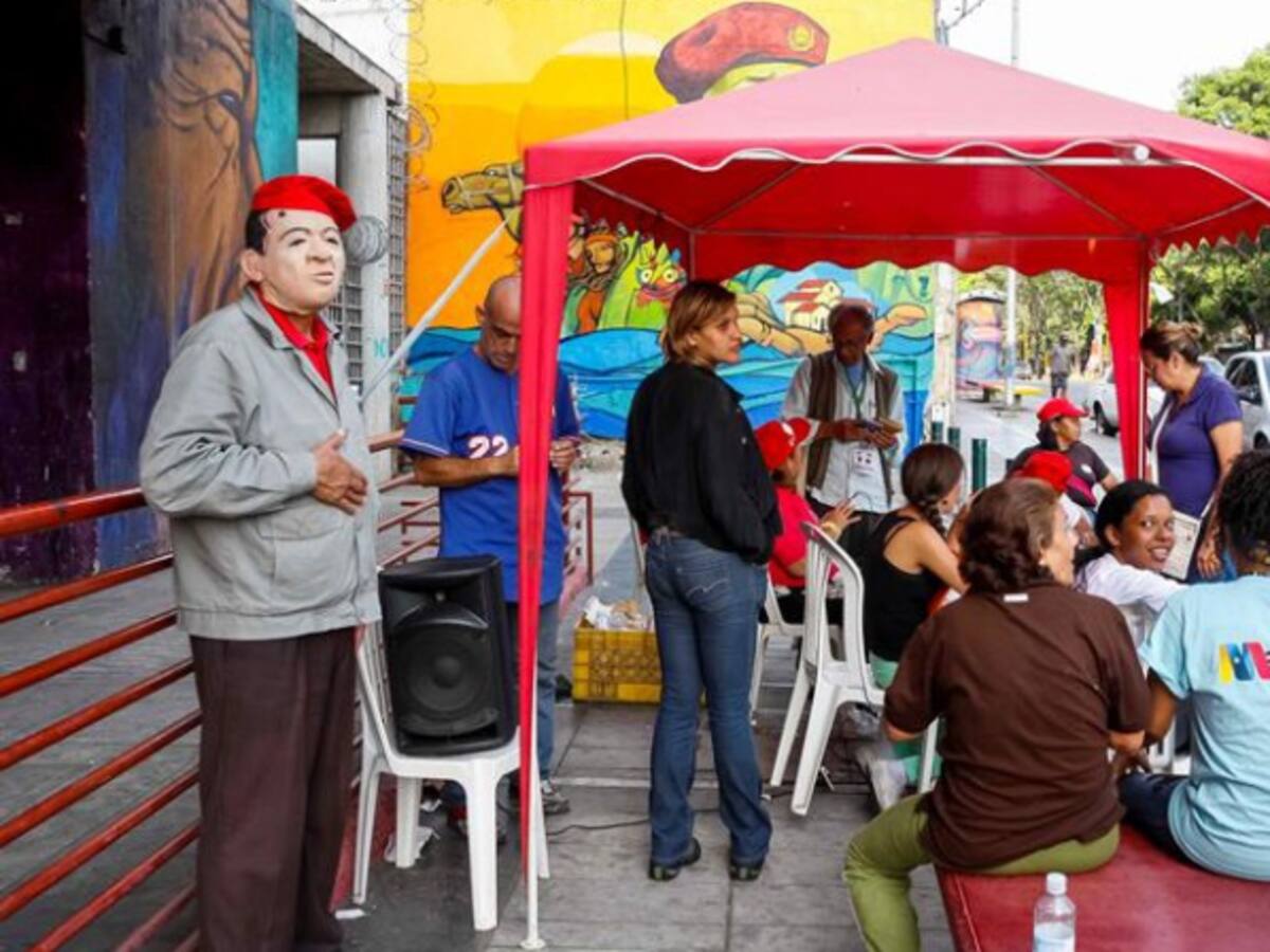 Comienzan a cerrar puestos de votación en Venezuela