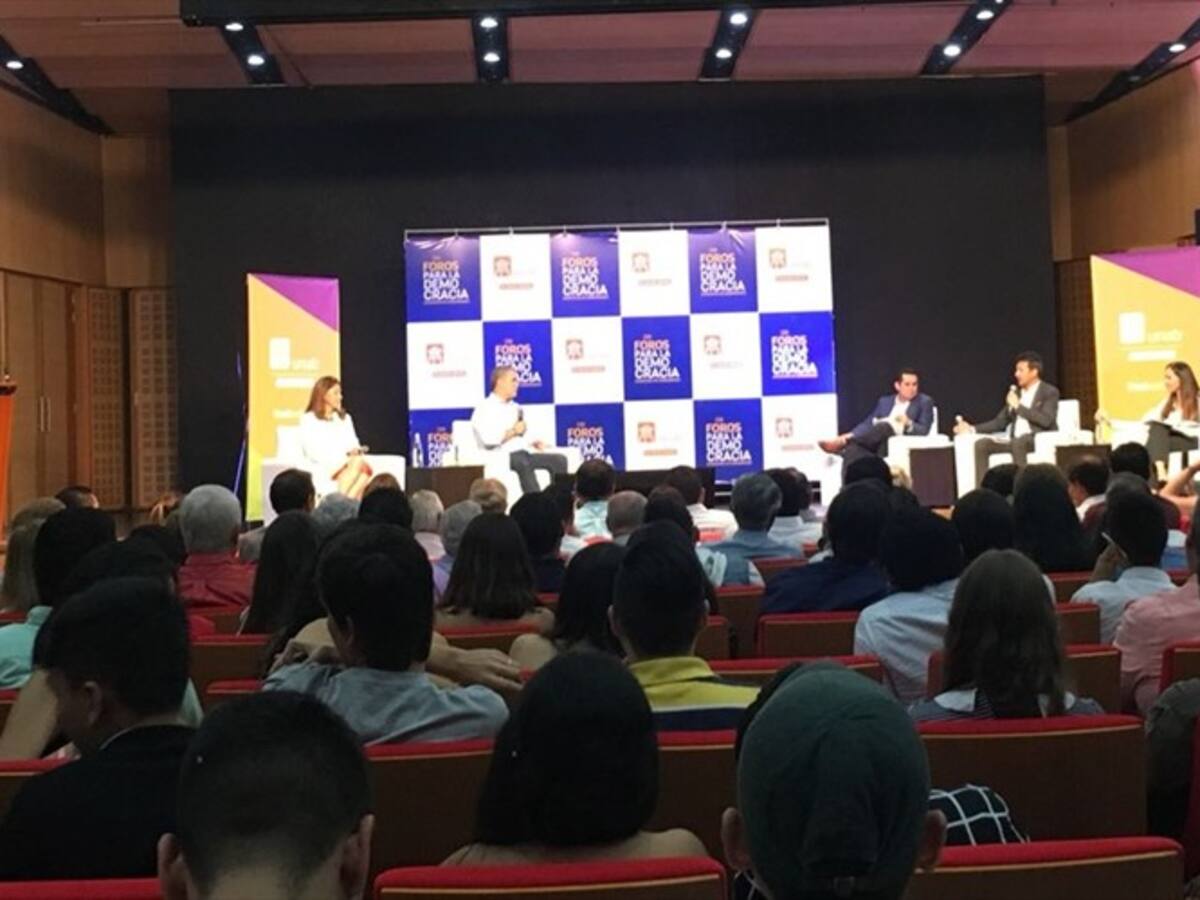 Duque no asistió a debate en Buenaventura por ir a un foro en Bucaramanga