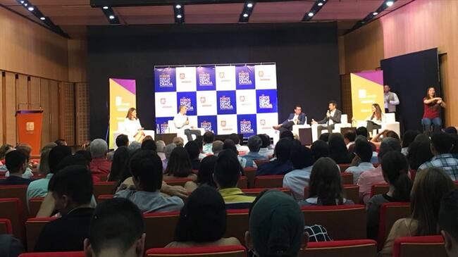 Duque no asistió a debate en Buenaventura por ir a un foro en Bucaramanga. Foto: La W con Julio Sánchez Cristo.