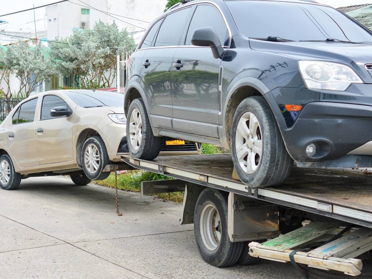 4 carros inmovilizados y 2 negocios retirados por invadir espacio público en Santa Lucía
